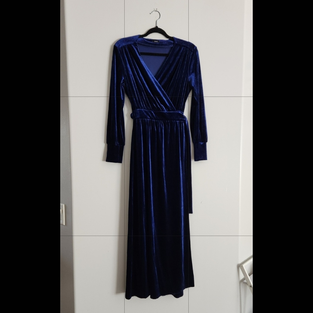 Elegant Blue Velvet Wrap Dress